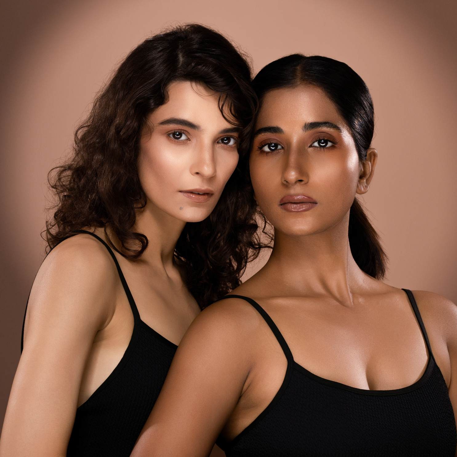 Océglow Body Highlighter (Get FREE kabuki brush)